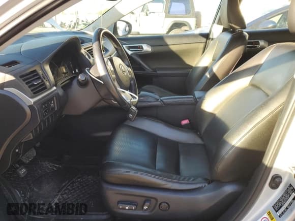 ✅ 2013 Lexus CT 200h • VIN: JTHKD5BH0D2124467 • Лот: 82310325. Опубликован ранее на Copart с пробегом 115 448 миль. Бесплатный доступ к архиву аукционных продаж из США и подробный отчёт об истории автомобиля на DreamBid. Изображение 7.