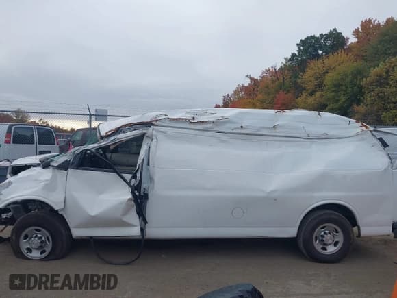 ✅ 2019 Chevrolet Express Cargo • VIN: 1GCWGBFP3K1141860 • Лот: 43549254. Опубликован ранее на IAAI с пробегом 208 271 миль. Бесплатный доступ к архиву аукционных продаж из США и подробный отчёт об истории автомобиля на DreamBid. Изображение 6.