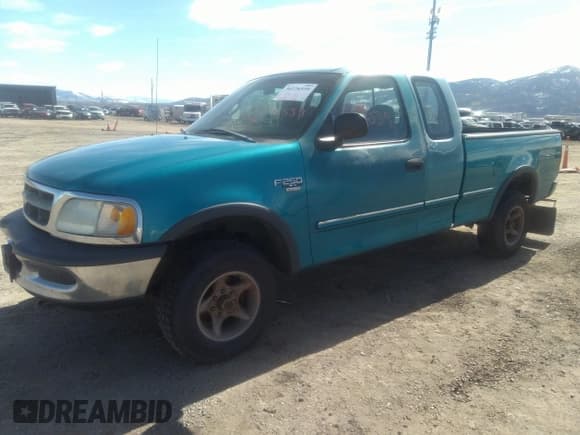 ✅ 1998 Ford F-250 • VIN: 2FTPX2864WCA38542 • Lot: 37888664. Wystawiony na IAAI z przebiegiem 196 640 mil. Bezpłatny archiwum sprzedaży aukcyjnych z USA i szczegółowy raport historii pojazdu na DreamBid. Zdjęcie 2.
