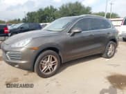 ✅ 2012 Porsche Cayenne S • VIN: WP1AB2A28CLA50947 • Лот: 43704005. Опубликован ранее на IAAI с пробегом 163 985 миль. Бесплатный доступ к архиву аукционных продаж из США и подробный отчёт об истории автомобиля на DreamBid. Изображение 2.