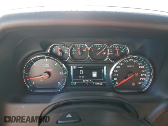 ✅ 2018 Chevrolet Suburban LT • VIN: 1GNSKHKC3JR282499 • Lot: 82163735. Wystawiony na Copart z przebiegiem 107 147 mil. Bezpłatny archiwum sprzedaży aukcyjnych z USA i szczegółowy raport historii pojazdu na DreamBid. Zdjęcie 9.