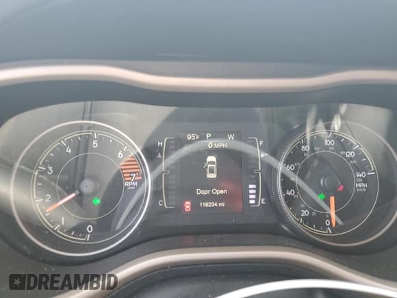 ✅ 2018 Jeep Cherokee Latitude • VIN: 1C4PJLCB2JD595339 • Lot: 70696945. Listed on Copart with 116,234 mi. Free auction sales archive from the USA and detailed vehicle history report at DreamBid. Image 9.