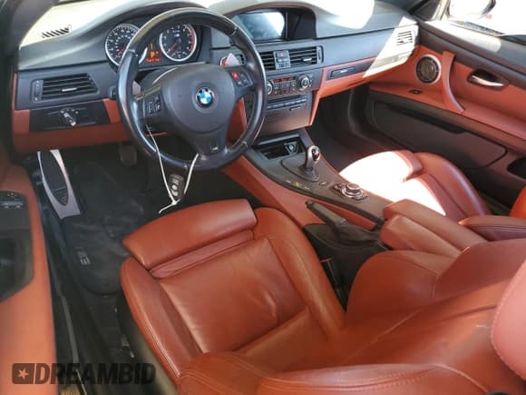 ✅ 2010 BMW M3 • VIN: WBSWD9C55AP363356 • Lot: 85193705. Wystawiony na Copart z przebiegiem 118 717 mil. Bezpłatny archiwum sprzedaży aukcyjnych z USA i szczegółowy raport historii pojazdu na DreamBid. Zdjęcie 8.