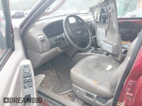 ✅ 2004 Jeep Grand Cherokee Laredo • VIN: 1J4GX48S34C267798 • Lot: 42443693. Wystawiony na IAAI z przebiegiem Nie podano. Bezpłatny archiwum sprzedaży aukcyjnych z USA i szczegółowy raport historii pojazdu na DreamBid. Zdjęcie 5.