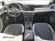 ✅ 2025 Volkswagen Taos SE • VIN: 3VVSC7B22SM044946 • Лот: 92532525. Опубликован ранее на Copart с пробегом 9 639 миль. Бесплатный доступ к архиву аукционных продаж из США и подробный отчёт об истории автомобиля на DreamBid. Изображение 8.