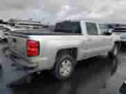 2017 Chevrolet Silverado 1500 LT z VIN 3GCUCRERXHG480172, wystawiony jako Copart lot #81976525 z przebiegiem 102 958 mil mil oraz Szkoda całkowita • Salvage title. Historia ofert i sprzedaży dostępna na DreamBid. Obrazek 3.