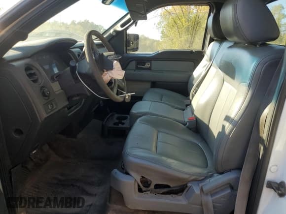 ✅ 2014 Ford F-150 XL • VIN: 1FTMF1EM3EFA34925 • Lot: 84563965. Wystawiony na Copart z przebiegiem 116 803 mil. Bezpłatny archiwum sprzedaży aukcyjnych z USA i szczegółowy raport historii pojazdu na DreamBid. Zdjęcie 7.