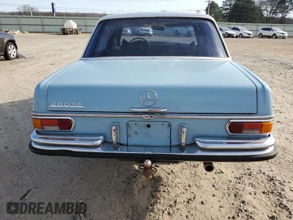 ✅ 1970 Mercedes-Benz 280 • VIN: 10801812055603 • Лот: 49133225. Опубликован ранее на Copart с пробегом 32 751 миль. Бесплатный доступ к архиву аукционных продаж из США и подробный отчёт об истории автомобиля на DreamBid. Изображение 6.