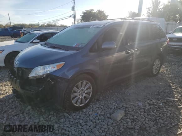 ✅ 2017 Toyota Sienna XLE • VIN: 5TDDZ3DC6HS162902 • Лот: 82199835. Опубликован ранее на Copart с пробегом 151 016 миль. Бесплатный доступ к архиву аукционных продаж из США и подробный отчёт об истории автомобиля на DreamBid. Изображение 1.