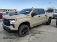 ✅ 2023 Chevrolet Silverado 1500 LT Trail Boss • VIN: 3GCUDFE88PG115832 • Lot: 48761895. Wystawiony na Copart z przebiegiem 57 479 mil. Bezpłatny archiwum sprzedaży aukcyjnych z USA i szczegółowy raport historii pojazdu na DreamBid. Zdjęcie 1.