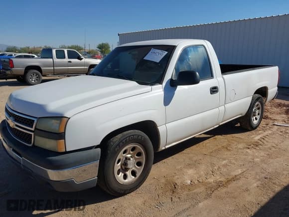 ✅ 2006 Chevrolet Silverado 1500 Work Truck • VIN: 1GCEC14V56E199860 • Lot: 43617112. Wystawiony na IAAI z przebiegiem 326 151 mil. Bezpłatny archiwum sprzedaży aukcyjnych z USA i szczegółowy raport historii pojazdu na DreamBid. Zdjęcie 2.