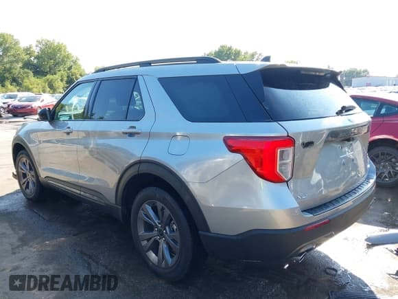 ✅ 2022 Ford Explorer XLT • VIN: 1FMSK8DH0NGB41727 • Lot: 43168025. Listed on IAAI with 28,706 mi. Free auction sales archive from the USA and detailed vehicle history report at DreamBid. Image 3.