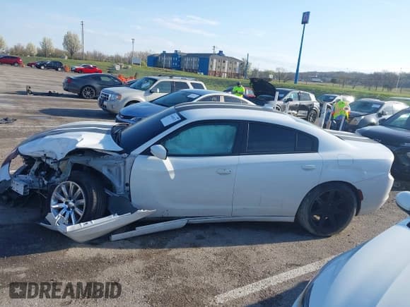 ✅ 2018 Dodge Charger SXT Plus • VIN: 2C3CDXHG1JH169411 • Лот: 41900623. Опубликован ранее на IAAI с пробегом 139 234 миль. Бесплатный доступ к архиву аукционных продаж из США и подробный отчёт об истории автомобиля на DreamBid. Изображение 14.
