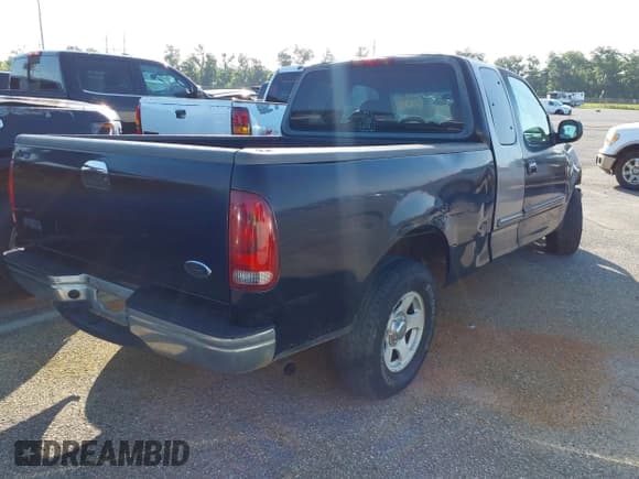 ✅ 2003 Ford F-150 XL • VIN: 1FTRX17273NB81668 • Lot: 42628802. Listed on IAAI with Not provided. Free auction sales archive from the USA and detailed vehicle history report at DreamBid. Image 4.