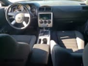 ✅ 2010 Dodge Challenger SE • VIN: 2B3CJ4DV1AH229728 • Lot: 70408574. Wystawiony na Copart z przebiegiem 98 147 mil. Bezpłatny archiwum sprzedaży aukcyjnych z USA i szczegółowy raport historii pojazdu na DreamBid. Zdjęcie 8.