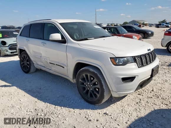 2020 Jeep Grand Cherokee Altitude z VIN 1C4RJFAG8LC388729, wystawiony jako Copart lot #85333685 z przebiegiem 59 750 mil mil oraz Szkoda całkowita • Salvage title. Historia ofert i sprzedaży dostępna na DreamBid. Obrazek 4.