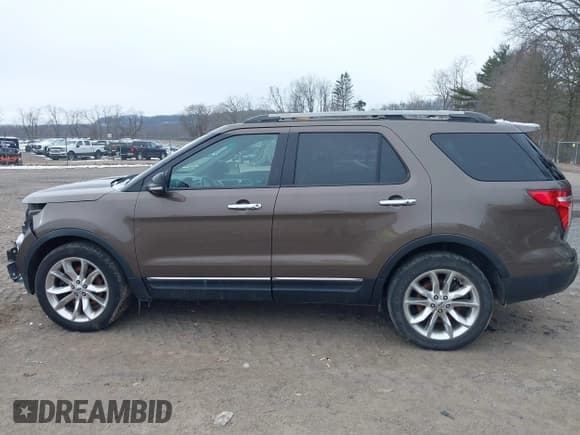 ✅ 2015 Ford Explorer XLT • VIN: 1FM5K8D80FGA84167 • Lot: 41605234. Wystawiony na IAAI z przebiegiem 90 217 mil. Bezpłatny archiwum sprzedaży aukcyjnych z USA i szczegółowy raport historii pojazdu na DreamBid. Zdjęcie 15.
