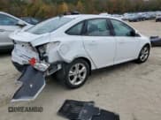 ✅ 2014 Ford Focus SE • VIN: 1FADP3F22EL330970 • Lot: 89870275. Wystawiony na Copart z przebiegiem 106 531 mil. Bezpłatny archiwum sprzedaży aukcyjnych z USA i szczegółowy raport historii pojazdu na DreamBid. Zdjęcie 3.