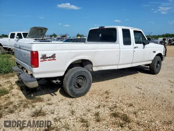 ✅ 1996 Ford F-250 • VIN: 1FTHX26H2TEB50917 • Lot: 63067865. Wystawiony na Copart z przebiegiem 284 378 mil. Bezpłatny archiwum sprzedaży aukcyjnych z USA i szczegółowy raport historii pojazdu na DreamBid. Zdjęcie 3.