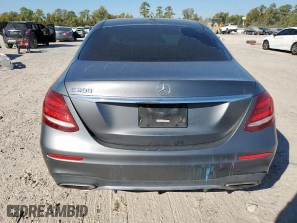✅ 2018 Mercedes-Benz E 300 • VIN: WDDZF4JB3JA392017 • Lot: 91405965. Listed on Copart with 105,070 mi. Free auction sales archive from the USA and detailed vehicle history report at DreamBid. Image 6.