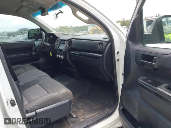 ✅ 2015 Toyota Tundra SR • VIN: 5TFRM5F19FX090256 • Lot: 42714915. Listed on IAAI with 193,648 mi. Free auction sales archive from the USA and detailed vehicle history report at DreamBid. Image 5.