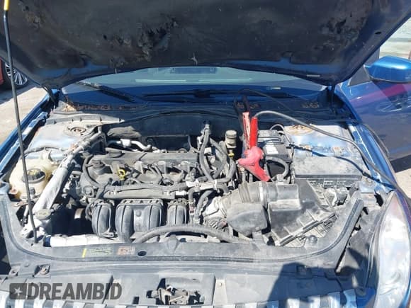 ✅ 2010 Mercury Milan • VIN: 3MEHM0HA1AR660469 • Lot: 42800177. Listed on IAAI with 196,132 mi. Free auction sales archive from the USA and detailed vehicle history report at DreamBid. Image 10.