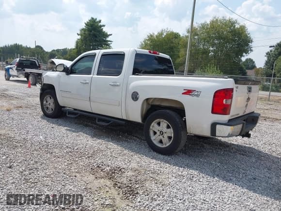 ✅ 2008 Chevrolet Silverado 1500 1LT • VIN: 3GCEK13J08G263350 • Лот: 43262961. Опубликован ранее на IAAI с пробегом 266 004 миль. Бесплатный доступ к архиву аукционных продаж из США и подробный отчёт об истории автомобиля на DreamBid. Изображение 3.