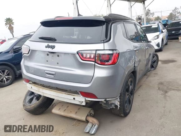 ✅ 2019 Jeep Compass Latitude • VIN: 3C4NJCBB7KT617761 • Lot: 42034947. Listed on IAAI with 114,839 mi. Free auction sales archive from the USA and detailed vehicle history report at DreamBid. Image 4.