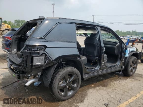 ✅ 2025 Jeep Grand Cherokee Altitude X • VIN: 1C4RJHAG2SC311879 • Lot: 66630605. Wystawiony na Copart z przebiegiem Nie podano. Bezpłatny archiwum sprzedaży aukcyjnych z USA i szczegółowy raport historii pojazdu na DreamBid. Zdjęcie 3.