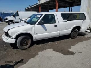 ✅ 1999 Chevrolet S-10 Work Truck • VIN: 1GCCS14X7XK122650 • Лот: 49994535. Опубликован ранее на Copart с пробегом 109 338 миль. Бесплатный доступ к архиву аукционных продаж из США и подробный отчёт об истории автомобиля на DreamBid. Изображение 1.