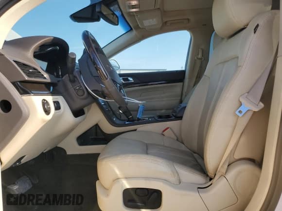 ✅ 2018 Lincoln MKT Reserve • VIN: 2LMHJ5AT2JBL00063 • Lot: 93078025. Listed on Copart with 59,721 mi. Free auction sales archive from the USA and detailed vehicle history report at DreamBid. Image 7.