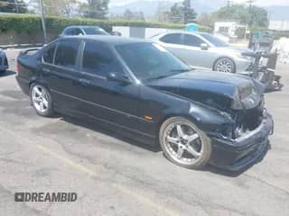 1997 BMW 3 Series z VIN WBSCD0326VEE12430, wystawiony jako IAAI lot #43061441 z przebiegiem 95 413 mil mil oraz . Historia ofert i sprzedaży dostępna na DreamBid. Obrazek 1.