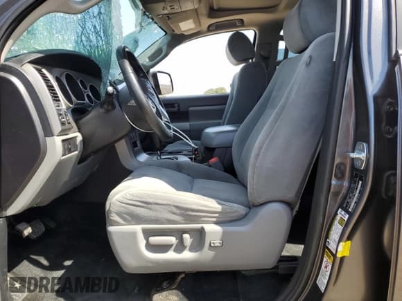 ✅ 2016 Toyota Sequoia SR5 • VIN: 5TDBW5G18GS142302 • Лот: 69636915. Опубликован ранее на Copart с пробегом 173 079 миль. Бесплатный доступ к архиву аукционных продаж из США и подробный отчёт об истории автомобиля на DreamBid. Изображение 7.