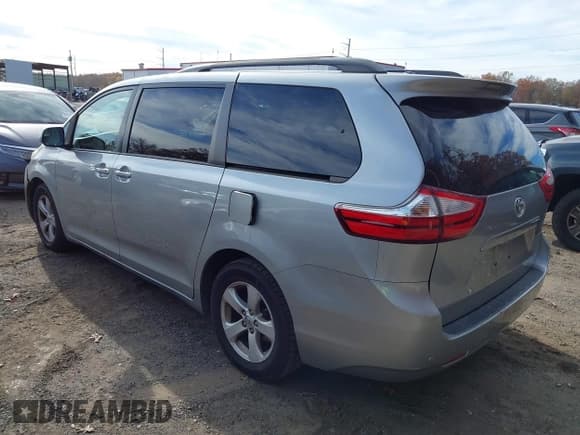 ✅ 2017 Toyota Sienna LE • VIN: 5TDKZ3DC3HS833935 • Lot: 43592951. Listed on IAAI with 97,688 mi. Free auction sales archive from the USA and detailed vehicle history report at DreamBid. Image 3.