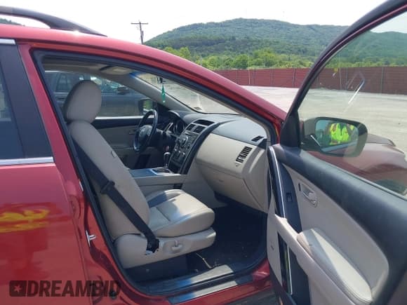 ✅ 2008 Mazda CX-9 Touring • VIN: JM3TB38V280133581 • Lot: 42391774. Listed on IAAI with 176,871 mi. Free auction sales archive from the USA and detailed vehicle history report at DreamBid. Image 5.