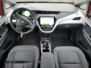 ✅ 2021 Chevrolet Bolt EV Premier • VIN: 1G1FZ6S03M4109964 • Lot: 43561605. Wystawiony na Copart z przebiegiem 19 290 mil. Bezpłatny archiwum sprzedaży aukcyjnych z USA i szczegółowy raport historii pojazdu na DreamBid. Zdjęcie 8.