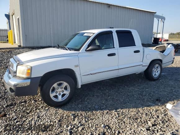 2005 Dodge Dakota SLT с VIN 1D7HE48K75S337896, выставлен на аукционе Copart как лот 77905654 с пробегом 112 180 миль миль и Списание • Salvage title. История ставок и продаж доступна на DreamBid. Изображение 1.