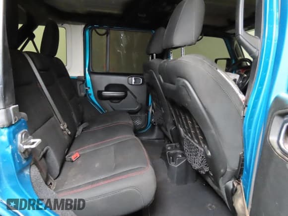 ✅ 2020 Jeep Wrangler Unlimited Rubicon • VIN: 1C4HJXFG0LW141133 • Lot: 84976745. Wystawiony na Copart z przebiegiem 61 973 mil. Bezpłatny archiwum sprzedaży aukcyjnych z USA i szczegółowy raport historii pojazdu na DreamBid. Zdjęcie 6.