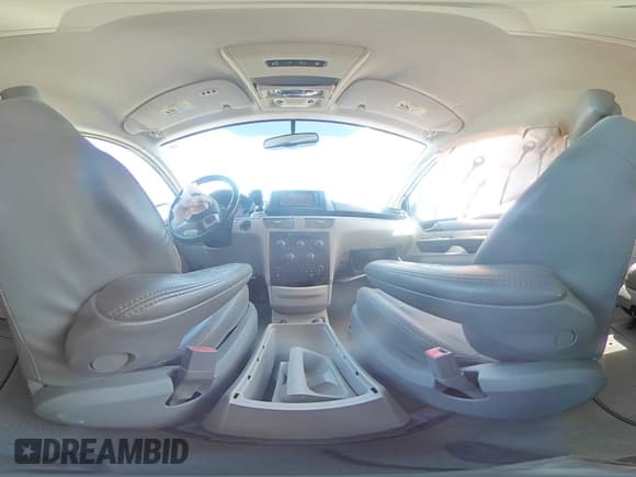 ✅ 2013 Volkswagen Routan SE • VIN: 2C4RVABG8DR725124 • Lot: 70169625. Listed on Copart with 180,203 mi. Free auction sales archive from the USA and detailed vehicle history report at DreamBid. Image 14.