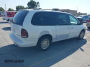 ✅ 1998 Chrysler Town & Country LXi • VIN: 1C4GP64L3WB609470 • Lot: 42956541. Wystawiony na IAAI z przebiegiem 197 708 mil. Bezpłatny archiwum sprzedaży aukcyjnych z USA i szczegółowy raport historii pojazdu na DreamBid. Zdjęcie 4.