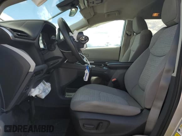 ✅ 2023 Toyota Sienna LE • VIN: 5TDKRKEC0PS163462 • Lot: 81633025. Wystawiony na Copart z przebiegiem 18 100 mil. Bezpłatny archiwum sprzedaży aukcyjnych z USA i szczegółowy raport historii pojazdu na DreamBid. Zdjęcie 7.