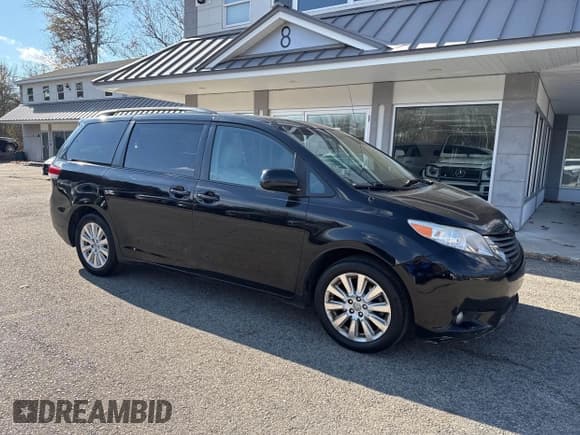 ✅ 2014 Toyota Sienna Limited • VIN: 5TDDK3DC8ES083246 • Lot: 43668947. Wystawiony na IAAI z przebiegiem 195 333 mil. Bezpłatny archiwum sprzedaży aukcyjnych z USA i szczegółowy raport historii pojazdu na DreamBid. Zdjęcie 1.