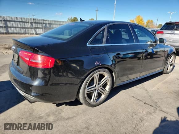 ✅ 2014 Audi S4 Premium Plus • VIN: WAUBGAFL9EA044962 • Lot: 90300295. Wystawiony na Copart z przebiegiem 114 076 mil. Bezpłatny archiwum sprzedaży aukcyjnych z USA i szczegółowy raport historii pojazdu na DreamBid. Zdjęcie 3.