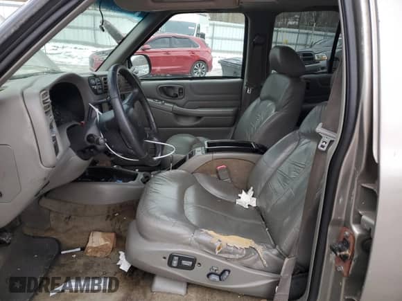 2002 Chevrolet Blazer LS with VIN 1GNDT13W82K211783, listed as a Copart auction lot 41692645 with 244,037 mi miles and Salvage title. Bid and sale history available at DreamBid. Image 7.