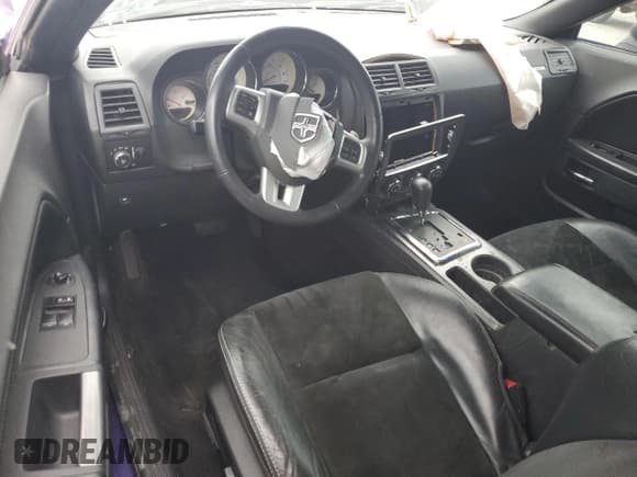 ✅ 2014 Dodge Challenger Shaker • VIN: 2C3CDYBT3EH162283 • Lot: 87297624. Wystawiony na Copart z przebiegiem Nie podano. Bezpłatny archiwum sprzedaży aukcyjnych z USA i szczegółowy raport historii pojazdu na DreamBid. Zdjęcie 8.