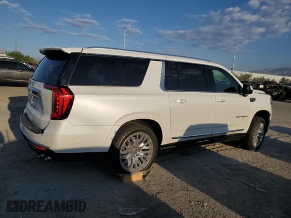 ✅ 2023 GMC Yukon XL Denali • VIN: 1GKS2JKL1PR528446 • Лот: 69292455. Опубликован ранее на Copart с пробегом 44 527 миль. Бесплатный доступ к архиву аукционных продаж из США и подробный отчёт об истории автомобиля на DreamBid. Изображение 3.