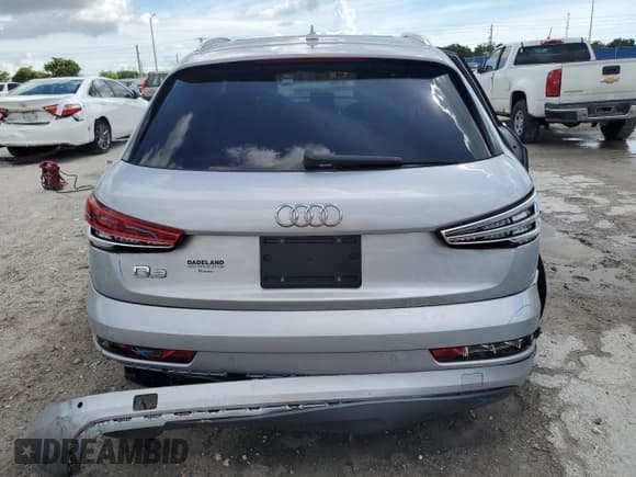 ✅ 2016 Audi Q3 Premium Plus • VIN: WA1BFCFSXGR013940 • Lot: 82232355. Wystawiony na Copart z przebiegiem 75 450 mil. Bezpłatny archiwum sprzedaży aukcyjnych z USA i szczegółowy raport historii pojazdu na DreamBid. Zdjęcie 6.