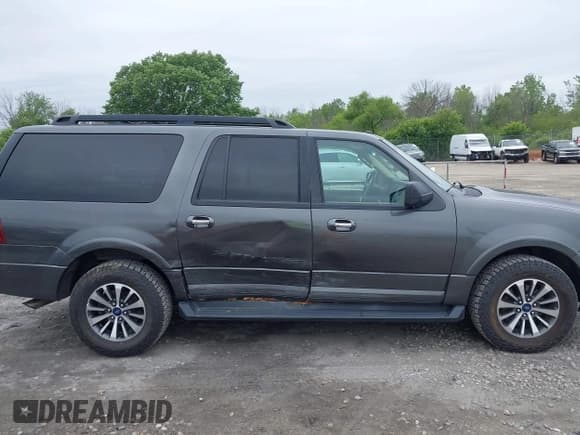 ✅ 2016 Ford Expedition Max XLT • VIN: 1FMJK1JT7GEF36336 • Lot: 42501842. Wystawiony na IAAI z przebiegiem 118 561 mil. Bezpłatny archiwum sprzedaży aukcyjnych z USA i szczegółowy raport historii pojazdu na DreamBid. Zdjęcie 13.