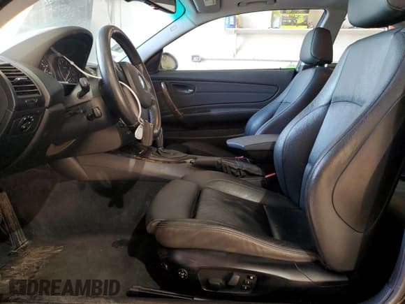 ✅ 2009 BMW 1 Series 135i • VIN: WBAUC735X9VK95095 • Lot: 41905345. Wystawiony na Copart z przebiegiem 119 565 mil. Bezpłatny archiwum sprzedaży aukcyjnych z USA i szczegółowy raport historii pojazdu na DreamBid. Zdjęcie 7.