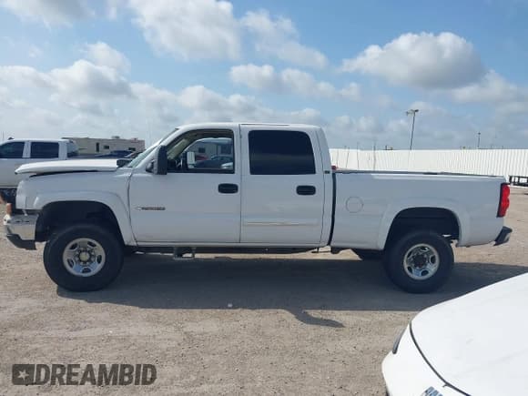 ✅ 2006 Chevrolet Silverado 2500HD LT2 • VIN: 1GCHK23U56F109356 • Lot: 42545620. Wystawiony na IAAI z przebiegiem 198 072 mil. Bezpłatny archiwum sprzedaży aukcyjnych z USA i szczegółowy raport historii pojazdu na DreamBid. Zdjęcie 14.